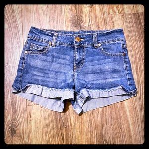 🎈3/$15 Junior’s Celebrity Pink Jean Shorts
